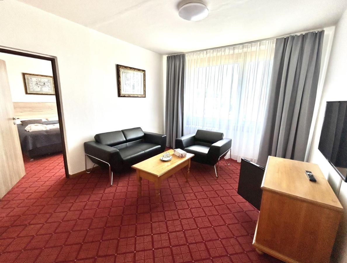 Patria Hotel Trutnov Esterno foto