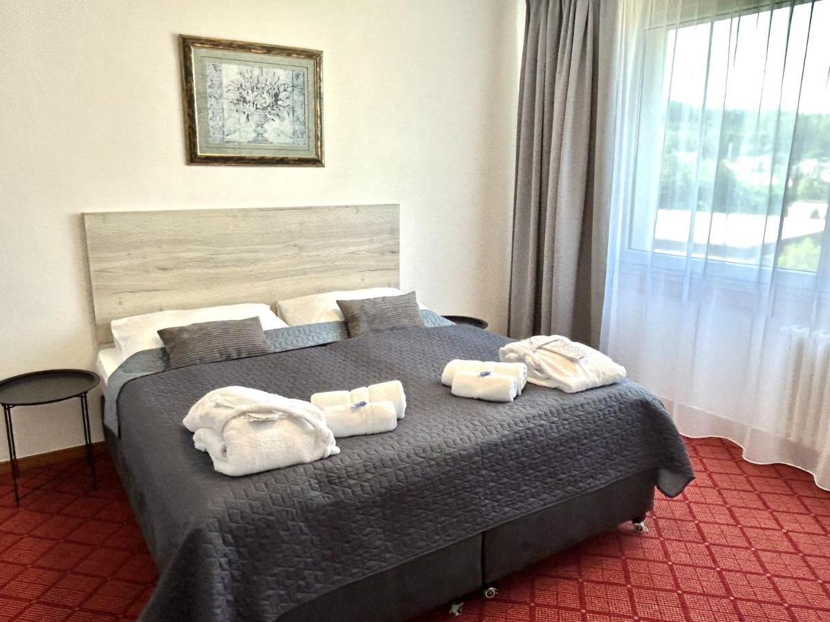 Patria Hotel Trutnov Esterno foto