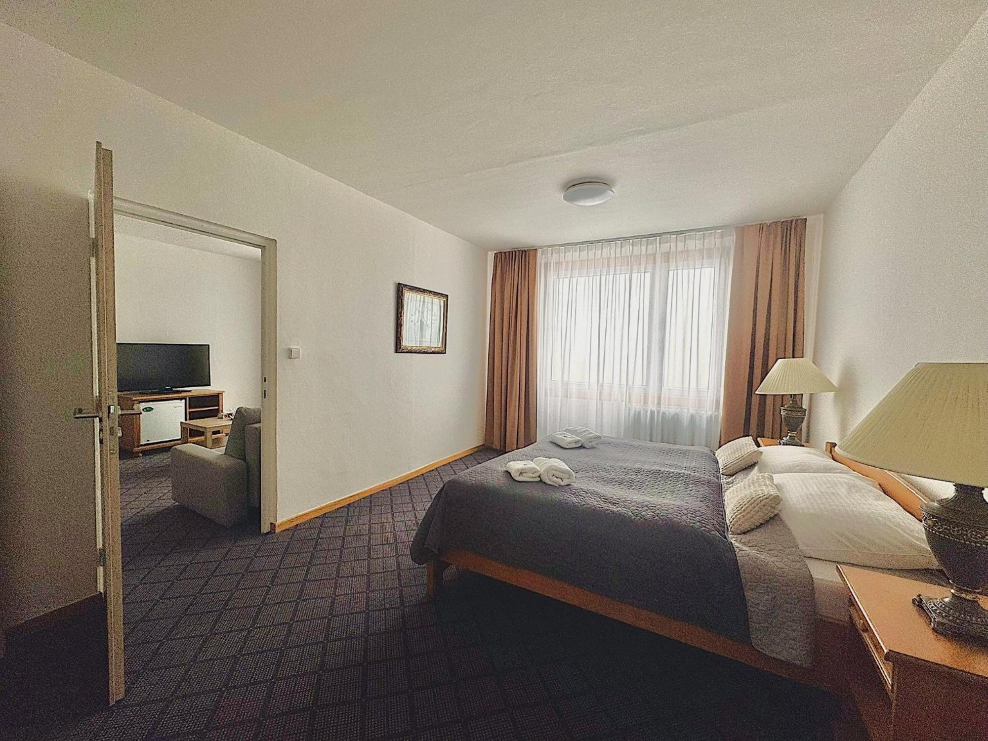 Patria Hotel Trutnov Esterno foto